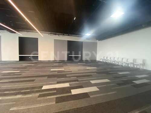 Renta De Oficina En Torre Elementa Zona Lomas De Angelopolis
