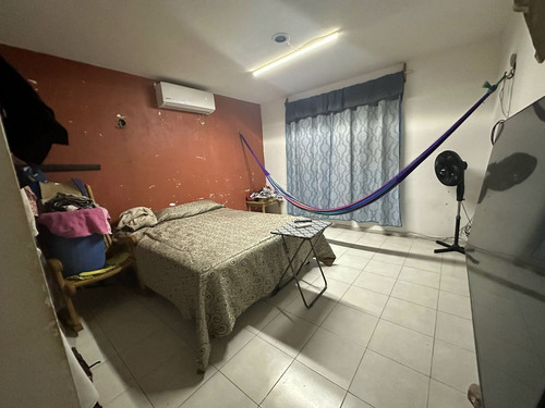 Casa En Venta De Dos Pisos En Esquina Con Locales, Caucel, Entrega Inmediata.