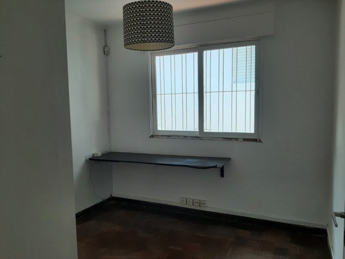 Sobrado No Bairro De Mirandópolis Com 01 Suite E 03 Quartos, 2 Vagas Na Garagem.