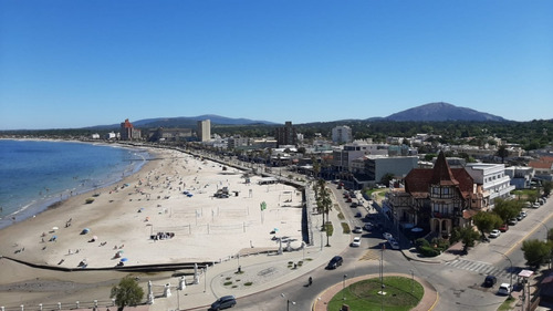 Apartamento A La Venta Con Vista Al Mar En Piriapolis 