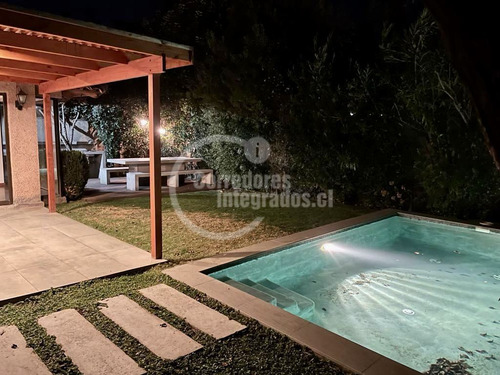 Casa En Venta De 5 Dorm. En Lo Barnechea