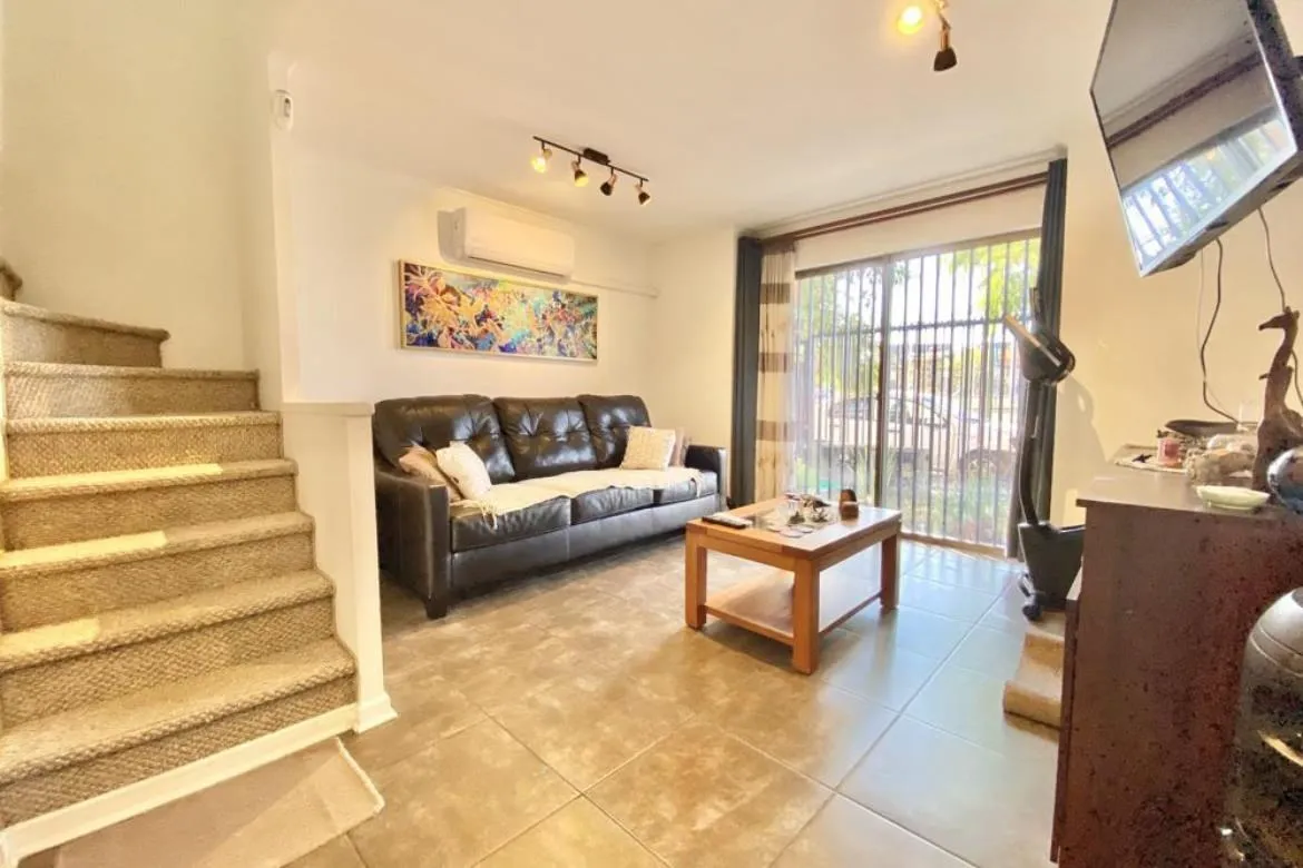 Imagen 1 de 18 de Casa En Venta De 3 Dorm. En Maipú Barrio El Rosal