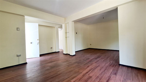 Casa En Venta De 4 Dorm. En Ñuñoa