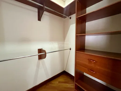 Casa En Arriendo En Loma Benedictinos. Cod A776027