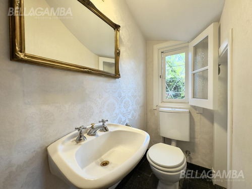 Casa Venta En Vicente López 7 Ambientes Jardín