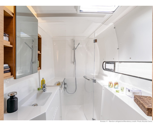 Catamaran Excess 11