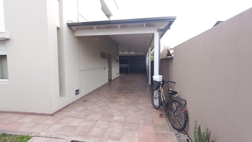 Barrio Los Dos Chinos, Funes, 4 Dormitorios, Pileta, Lote 525 M2, 197 M2 Cubiertos