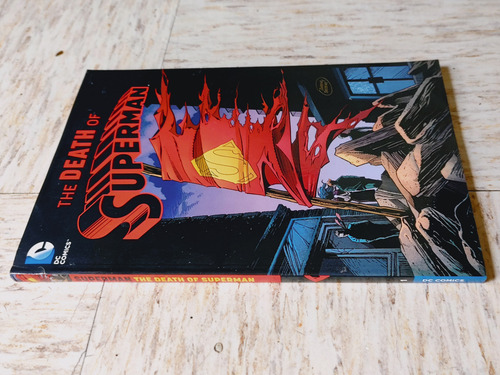 Dc Cómics La Muerte De Superman En Inglés Premium (Usado)