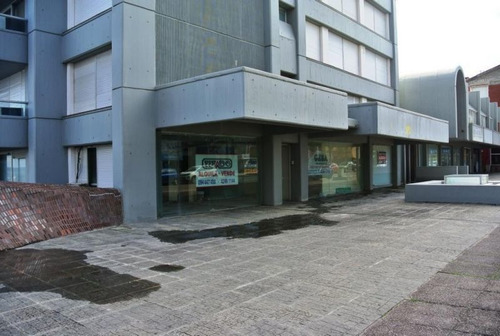Local | Av. Gorlero