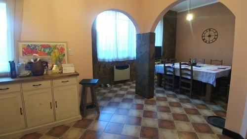 Imagen 13 de 22 de Excelente Chalet En 2 Plantas Reciclado Con Jardin Y Pileta. Precio Actualizado!!!!!!!