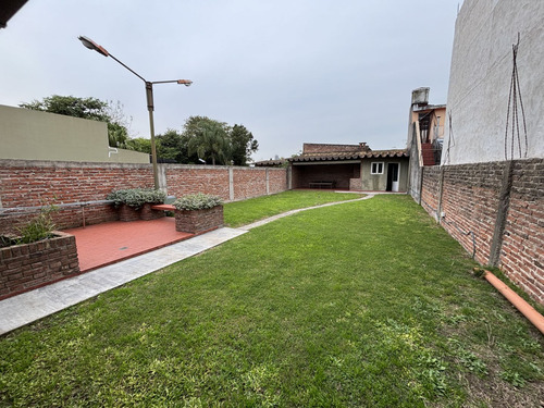 Casa + 2 Locales En Inmaculado Estado De Conservación!