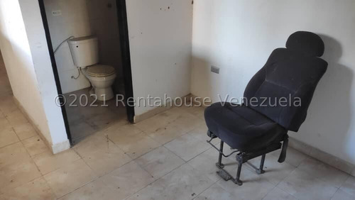 Imagen 15 de 30 de Galpon Comercial Cuenta Con Recepcion, Area De Mezzanina Con Oficinas Y Sus Baños. Y Siempre Hay Agua Y Elect En Alquiler En Barquisimeto. Jose López Tlf. 04145533925. Cód. 22-23302. Lara, Venezuela