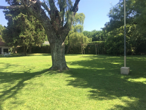 Imagen 4 de 14 de Pilar - Robles Del Monarca - Venta Retasada!! Casa En Amplio Terreno -