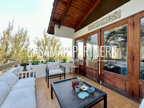 Preciosa Casa 3d + Servicios/ Luis Mattte Larraín