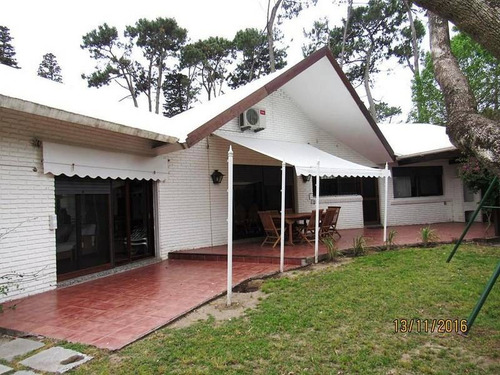 Imagen 3 de 10 de Id 1698 - Muy Buena Casa Con Piscina Y Parque. Con Acceso A Playa Brava.