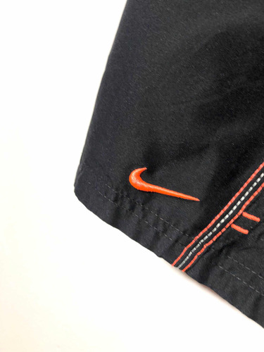 Short Nike Vintage Bordado 2000s Sin Forro Middle Swoosh (Usado)