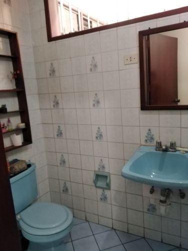 Casa Bien Ubicada 3 Pisos C/ Aires P/2 Pisos