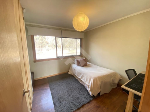 Casa En Arriendo De 6 Dorm. En Colina