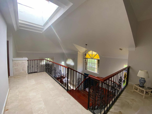 Majestuosa Casa En Altos De Arroyo Hondo 3