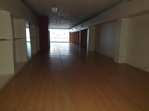Imagen 7 de 22 de Edificio Comercial, 18 De Julio Entre Paraguay Y Rio Negro
