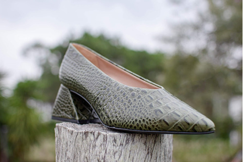 Zapato Dama Cuero Croco Verde Militar Punta Fina - Marí Madá