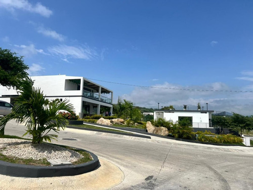 Lote Residencial En Fracc. Oasis Frente A Casa Club