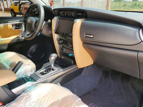 Imagen 11 de 18 de Toyota Fortuner Sr5 4x4