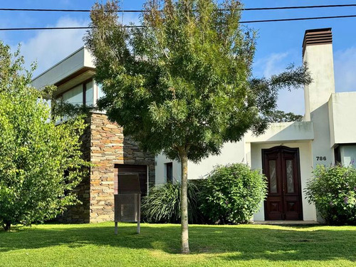 Vendo Casa 5 Ambientes De Categoria En Balcarce - Toma Permuta Por Propiedad En Mar Del Plata