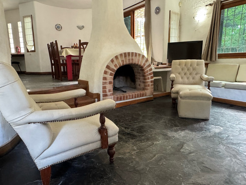 Casa En Venta En Carilo