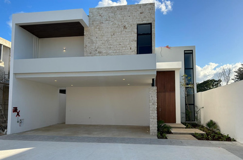 Casa En Venta Merida, Temozon Norte En Privada, Entrega Inmediata.