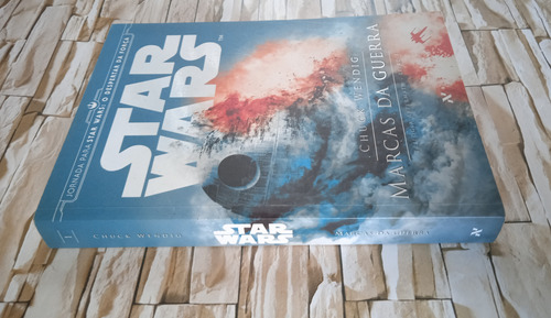 Livro Star Wars: Marcas Da Guerra - Trilogia Aftermath ( Livro 1), De Chuck Wending. Editora Aleph, 2015. (Usado)