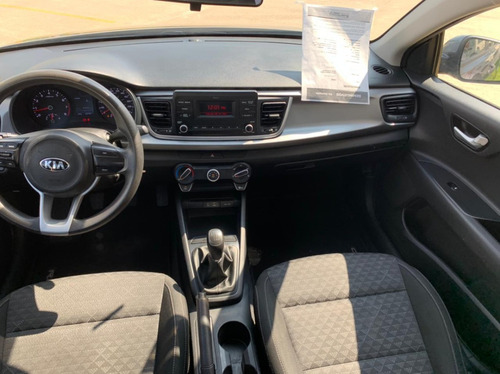 Imagen 8 de 11 de Kia Rio L Manual