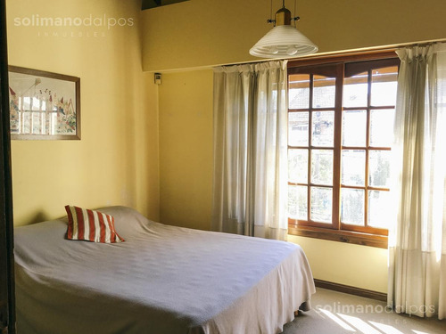 Muy Lindo Chalet De 5 Amb Con Lindo Jardin En Plano Barrio La Lucila