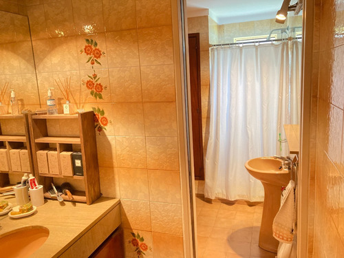 Imagen 13 de 25 de Casa Con Hermoso Parque En B° Los Robles Del Monarca Dueño Vende