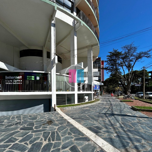 Local En San Bernardo - Sobre Centro Peatonal Y Av San Bernardo. Edificio Redondo.