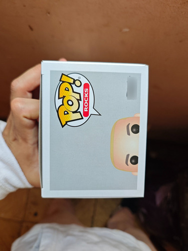 Figura J Balvin Exclusive 136 Funko Pop + Protector