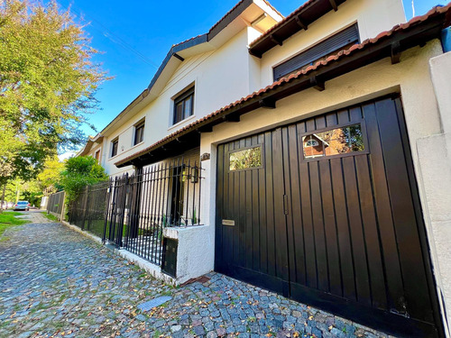 Casa En Venta Con Jardín Y Cochera - Inmejorable Ubicación En Martínez