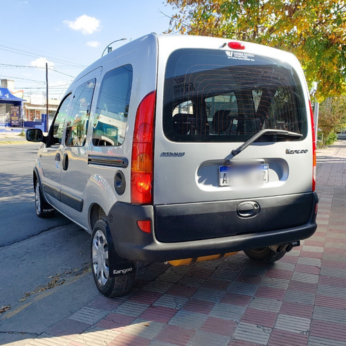 Renault Kangoo Confort 5as 2016 Con Gnc