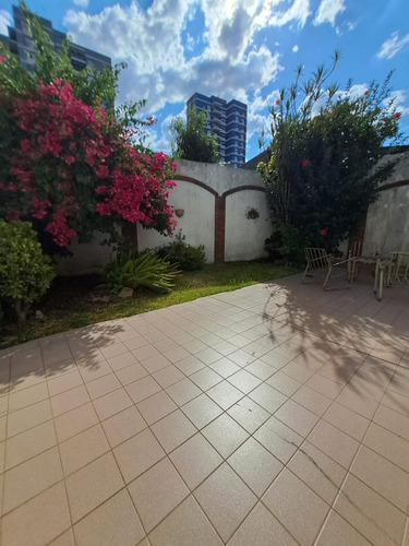 Hermoso Chalet 4 Amb Garaje 3 Baños - Fondito Libre -