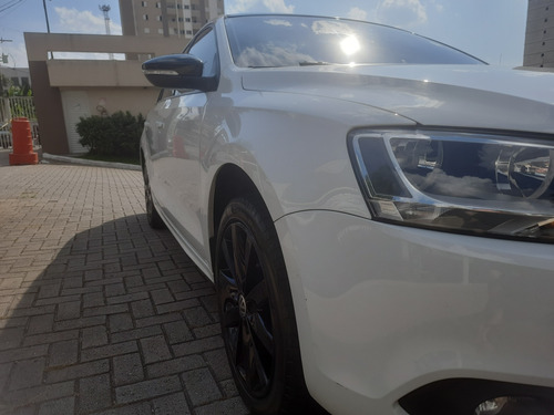 Volkswagen Jetta 2.0 Comfortline Flex 4p Automática