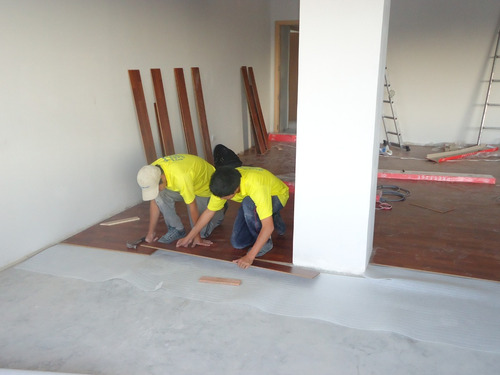 Imagen 2 de 10 de Instalacion De Piso De Madera Piso Flotante Pulida Sin Polvo