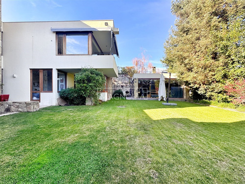 Casa En Arriendo De 7 Dorm. En Lo Barnechea