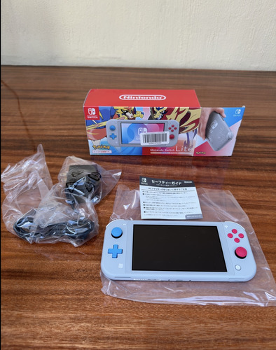 Nintendo Switch Lite Pokemon Sword And Shield Edition Nuevo (Usado)