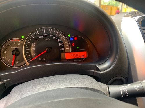 Nissan March Sl 1.6 Baixa Rodagem Metro Vila Prudente
