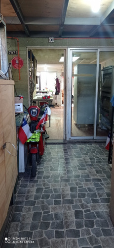 Se Venden 2 Casas Juntas, Una Con Uso Comercial,renca