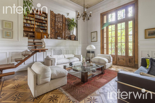 Casa De 8 Amb., Con Piscina Y 3 Cocheras. Belgrano - Venta