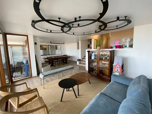 Vista A La Ciudad, Con 4d, 3b Y Completamente Remodelado