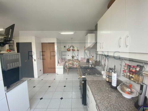 Plaza Las Lilas (93307)