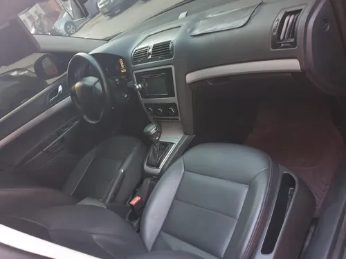 Skoda Octavia Ambiente 1.6 - Modelo 2011