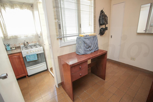 Semipiso De 3 Ambientes Con Dependencia De Servicio Y Espacio Fijo Cubierto - Caballito